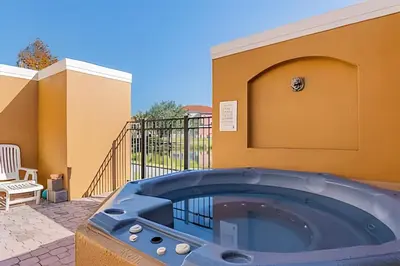 a hot tub on the side of a building at Charmosa 3Q/2.5B c/Jacuzzi * Vista Lago * in Kissimmee