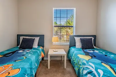 a bedroom with two beds and a window at Charmosa 3Q/2.5B c/Jacuzzi * Vista Lago * in Kissimmee