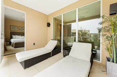 a living room with two beds and a bedroom at Casa 4Q c/ Varandas c/ Churrasqueira – Perto Disn in Orlando