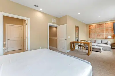 a bedroom with a bed and a couch and a table at Casa 4Q Elegante Perto da Disney – Magic Village in Orlando