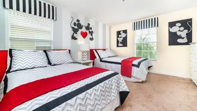 two beds in a bedroom with red and white at BUC2979 in Kissimmee
