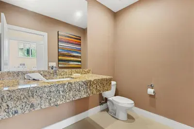 a bathroom with a sink and a toilet at Magic Village Casa com 4 Suítes - 8 min da Disney! in Orlando