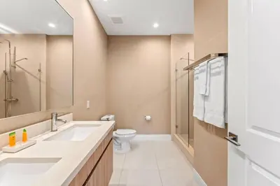 a bathroom with a sink and a toilet at 7562 Magic Village: 4 Suítes, 8 Hóspedes, Apenas 8 Minutos da Disney! in Orlando