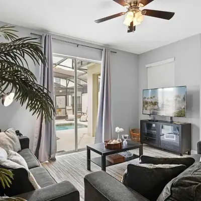 Spacious 4BR Townhome with Pool at Storey Lake