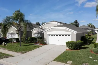 a house with a white garage at Villa Helena, Windsor Palms in Kissimmee