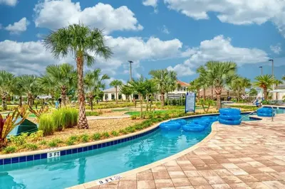 a pool at the resort at 4QT Elegante Casa c/ Piscina – 10 Min da Disney! in Kissimmee