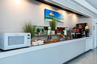 a kitchen with a counter with a microwave at Palm Tree Inn Altamonte Springs Orlando in Orlando