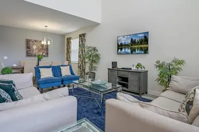 a living room with white furniture and a blue rug at Casa 5Q | Piscina Privativa & Vista para o Lago in Kissimmee