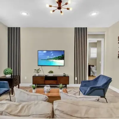 Relaxing 6BR Home w Pool Near Disney