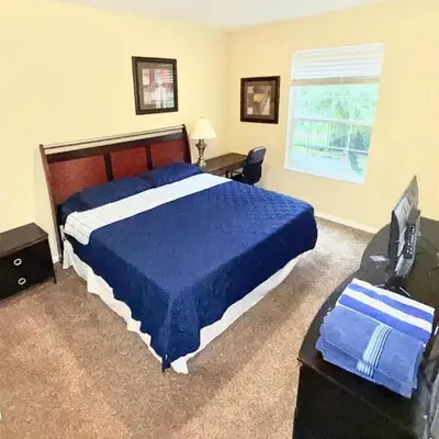 King Room with Bathroom near Convention Center & Epic Universe