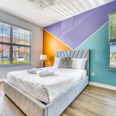 Stylish Townhome Close to Disney Parks