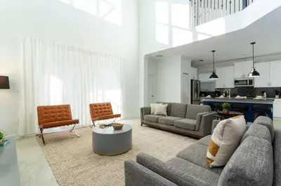 a living room with a couch and a table at Casa 5Q c/ Piscina e Temas da Disney in Kissimmee