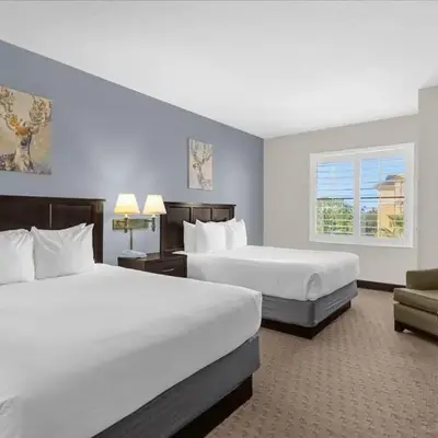 Stylish Queen Suite near Disney Sleeps at 4