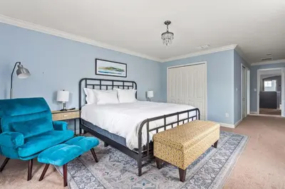 a bedroom with a bed and a blue wall at Lakefront 5BR Family Resort Pool Home Near Disney in Kissimmee