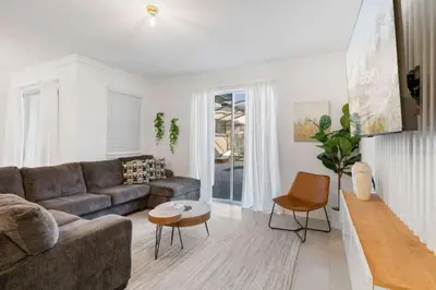 a living room with a couch and a table at 2645 Casa Luxuosa com Piscina Privativa perto da Disney in Kissimmee
