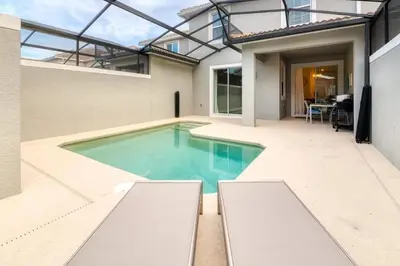 a swimming pool in the backyard of a house at 4827#2 Casa com Quartos Temáticos e Piscina Privativa in Kissimmee