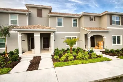 a large house with a landscaping in front of it at 4827#2 Casa com Quartos Temáticos e Piscina Privativa in Kissimmee