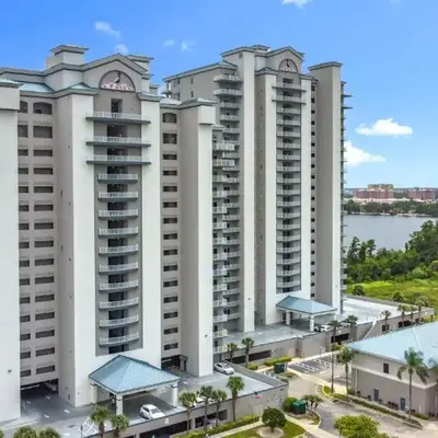 Beautiful Orlando Lakefront Condo 5 MINUTES FROM DISNEY