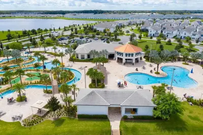 an aerial view of the water park at the resort at Casa 5 Quartos c/ Piscina Privativa no Storey Lake in Kissimmee