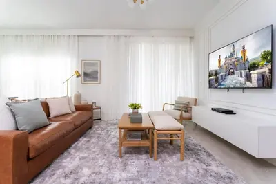 a living room with a couch and a table at Casa 5 Quartos com Piscina e Tema Disney in Kissimmee