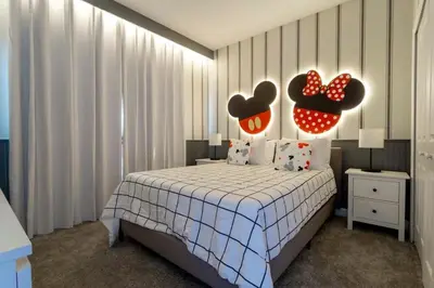 a bedroom with a bed with hearts on the wall at Casa 5 Quartos com Piscina e Tema Disney in Kissimmee