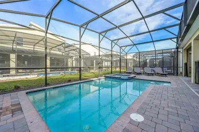 an indoor swimming pool with a glass roof at Villa Luxuosa 9Q c/ Piscina Privativa e Temas in Kissimmee
