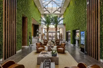 a lobby with tables and chairs and a green wall at Magic Getaway 4 En-suites, BBQ & Near Parks in Orlando