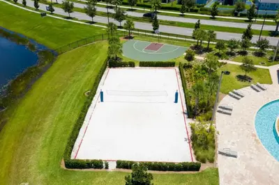 an overhead view of a tennis court next to a pool at Refúgio 4Q com Piscina em Storey Lake in Kissimmee