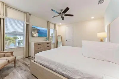 a bedroom with a bed and a ceiling fan at Mint to Be in Orlando