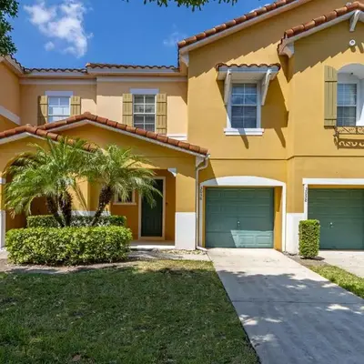 Spacious Lakefront Townhouse 10 Mins To Disney