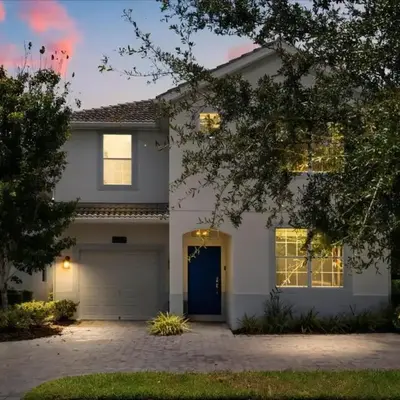 6 Bedrooms 5 Bathrooms Storey Lake 4763Kc