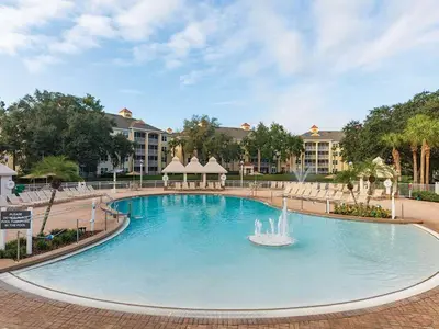 a large pool with a fountain in the middle at Sheraton Vistana Resort One Bedroom Apartment in Orlando