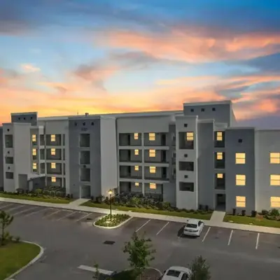 2 Bedrooms 2 Bathrooms Storey Lake 3151-404