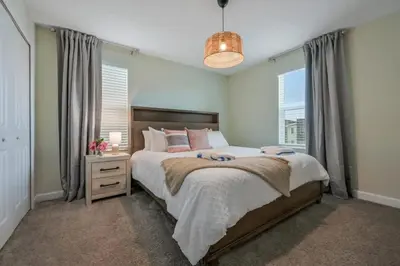 a bedroom with a large bed and a window at villa 9 quartos com temas, pertinho da Disney! in Kissimmee