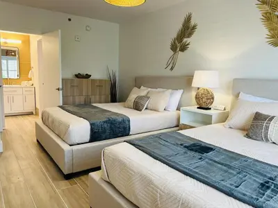 a bedroom with two beds and a couch at Condo near Epic & Universal,free parking & Netflix in Orlando