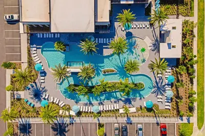 an overhead view of a resort with a swimming pool at Casa Luxo 5 Suítes | Perto da Epic Universe in Orlando