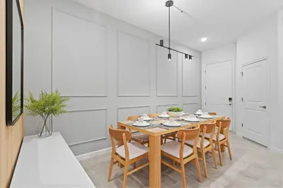 a dining room with a wooden table and chairs at Casa Luxo 5 Suítes | Perto da Epic Universe in Orlando