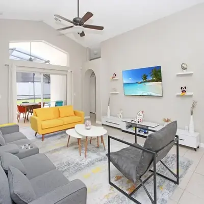 Castle Keys Salt Water Pool Home 10 mins to Disney