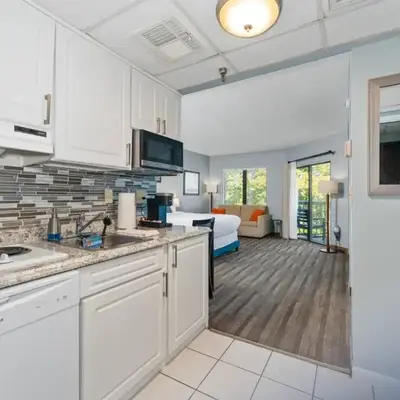Delightful Studio Condo with Garden View Balcony 7 Mins to Universal