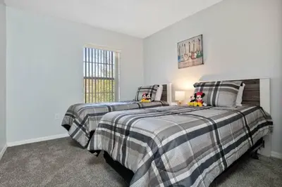 a bedroom with two beds with stuffed animals on them at Casa 3 Quartos no Lake Berkley Resort in Kissimmee