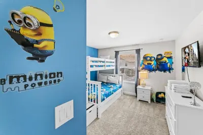 a room with a bedroom with a minion room at Casa Familiar no Storey Lake c/ Piscina in Kissimmee