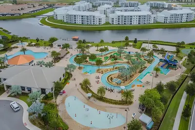 an aerial view of a water park at a resort at Casa 4 Quartos c/ Piscina Privativa - Disney in Kissimmee