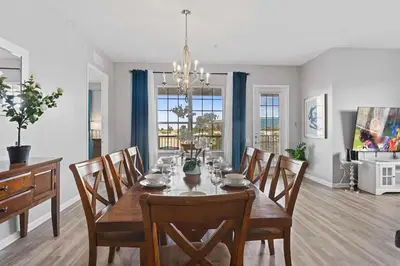 a dining room with a wooden table and chairs at Amplo apê 4 quartos no Vista Cay Resort in Orlando