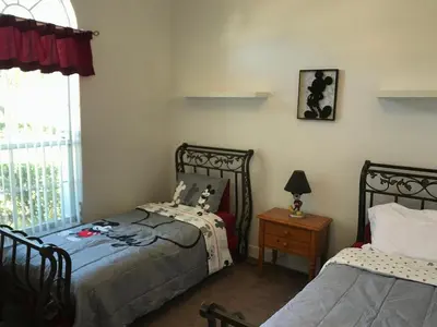 a bedroom with two twin beds and a window at Formosa Villa with Private Pool & 5 Miles to Disney in Orlando