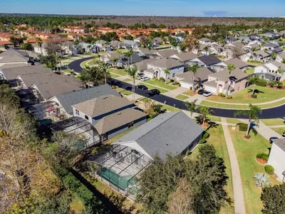 an aerial view of a residential neighborhood with houses at Casa Térrea 5Q c/ Piscina — 15min da Disney in Kissimmee
