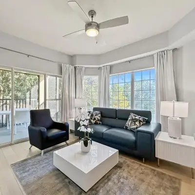 Modern & Spacious 3 Bedroom Retreat!