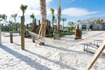 a hammock on a beach with palm trees at Townhouse 4Q em Storey Lake – 10 min da Disney in Kissimmee