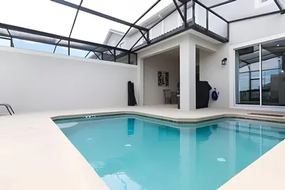a swimming pool with blue water in a house at Townhouse 4Q em Storey Lake – 10 min da Disney in Kissimmee