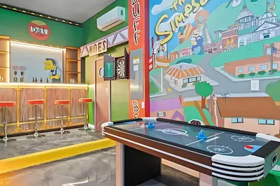 a room with a ping pong table and a mural at Casa 6Q Paradiso Grande. Piscina + Sala de Jogos in Orlando