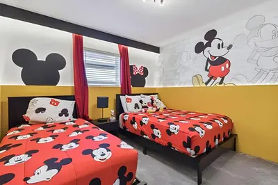a bedroom with two beds and a mickey mouse mural at Luxo Storey Lake | 5Q Piscina Aquecida & Resort in Kissimmee